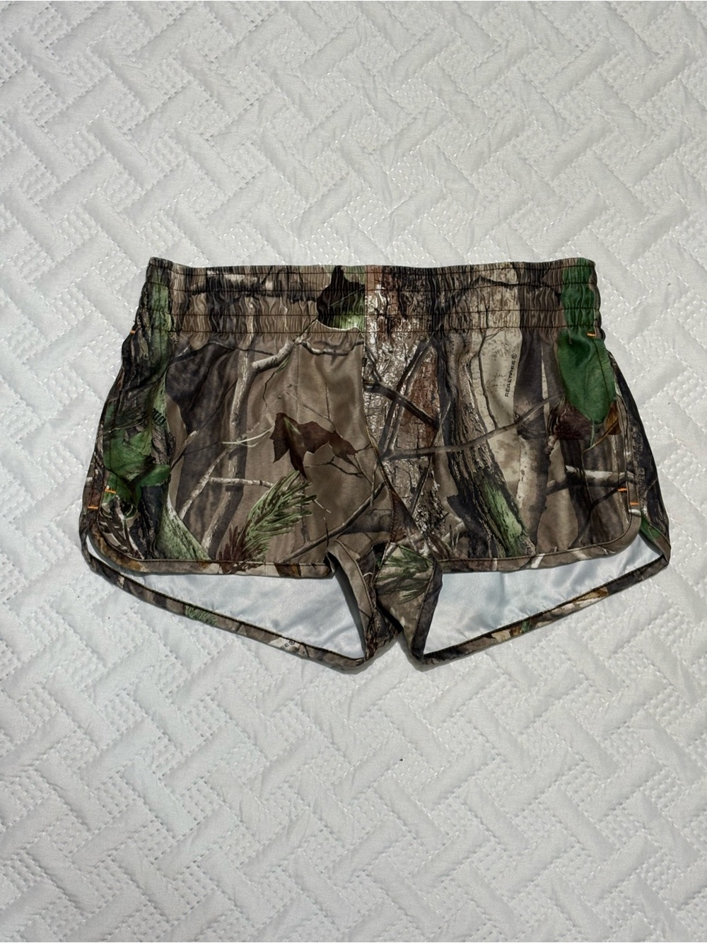 Realtree APG Women’s Camo Dolphin Running Shorts Size Small Lined Athletic